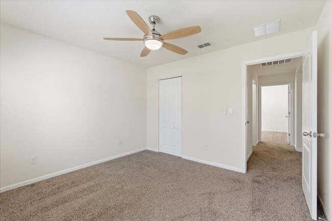 Building Photo - Welcome to this beautiful 3-bedroom, 2-bathroom home located in the heart of Bunnell!!