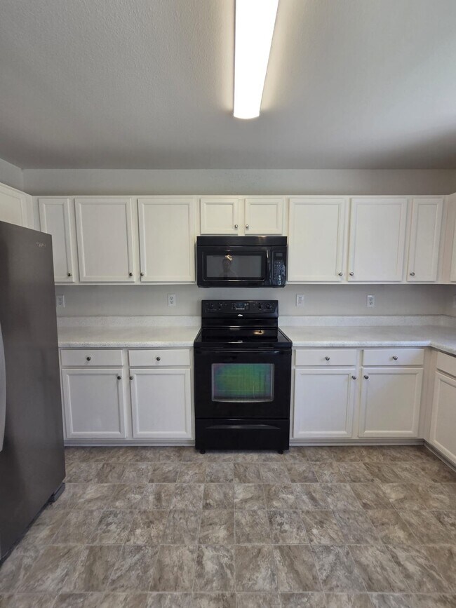 Building Photo - 2701 Buckleigh Dr