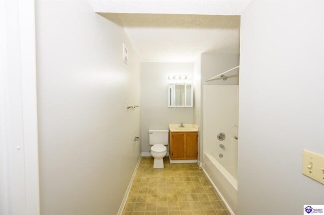 Building Photo - 623 Stewart St