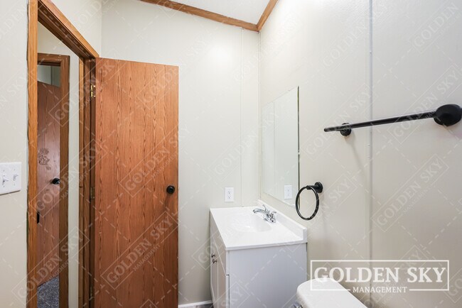 Building Photo - 7709 E Gloucester Rd