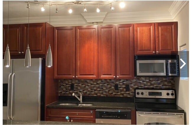 Building Photo - 2881 NE 32nd St