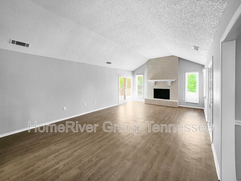 Building Photo - 8701 Lathbury Pl N
