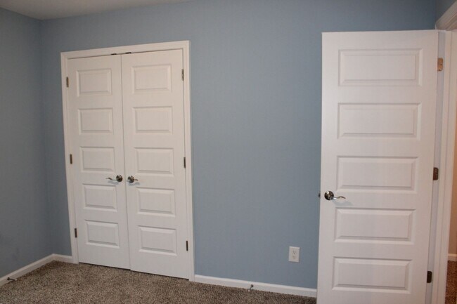 Building Photo - Flexible leasing Terms