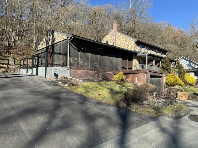 Building Photo - 312 Lehigh Dr