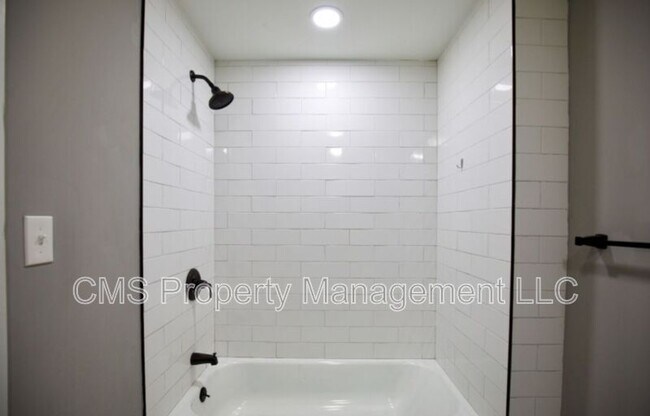 Building Photo - 374 E Westfield Ave