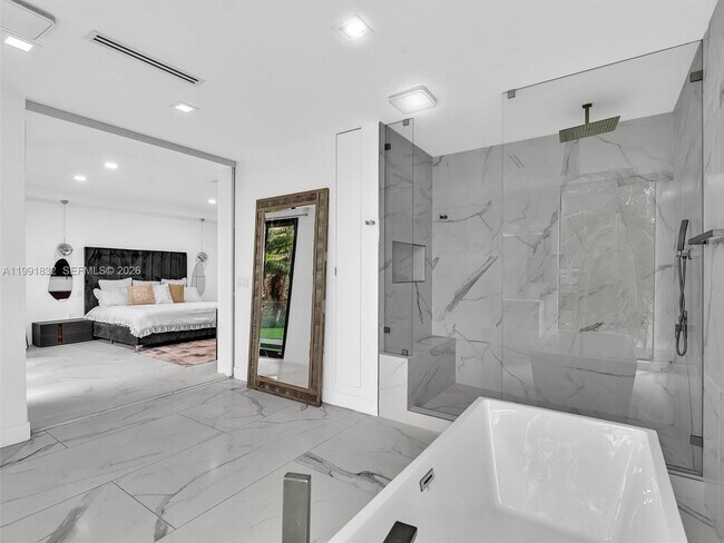 Building Photo - 3010 Alton Rd