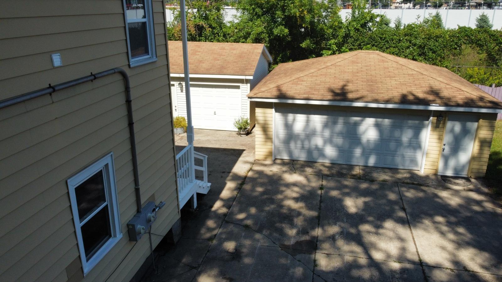 Building Photo - 3021 E 138th Pl