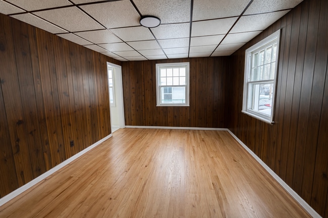 Building Photo - Updated 3BR Home with Garage and Fenced Yard