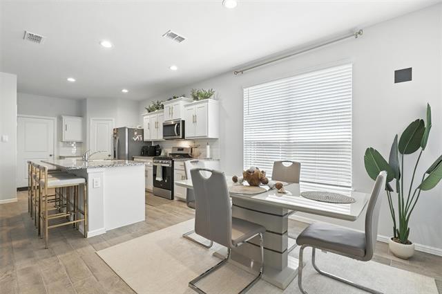 Building Photo - 8577 Big Apple Dr