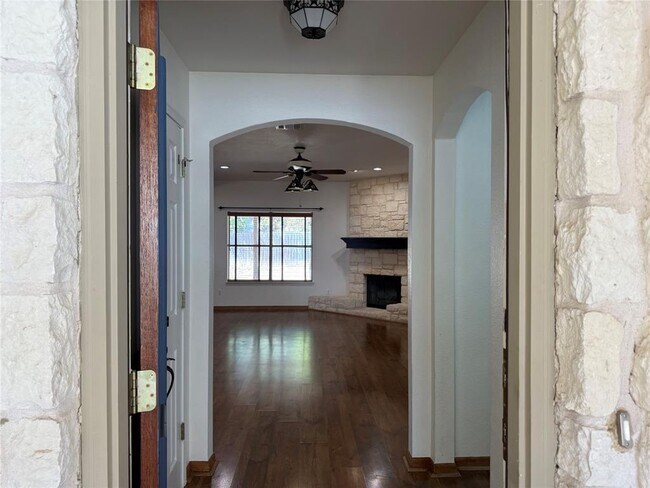 Building Photo - 808 Sunflower Dr