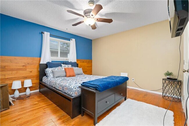 Building Photo - 13737 River Canyon Dr