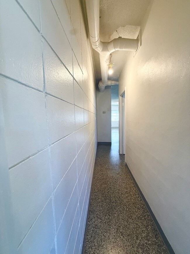 Building Photo - 2207 Vine St