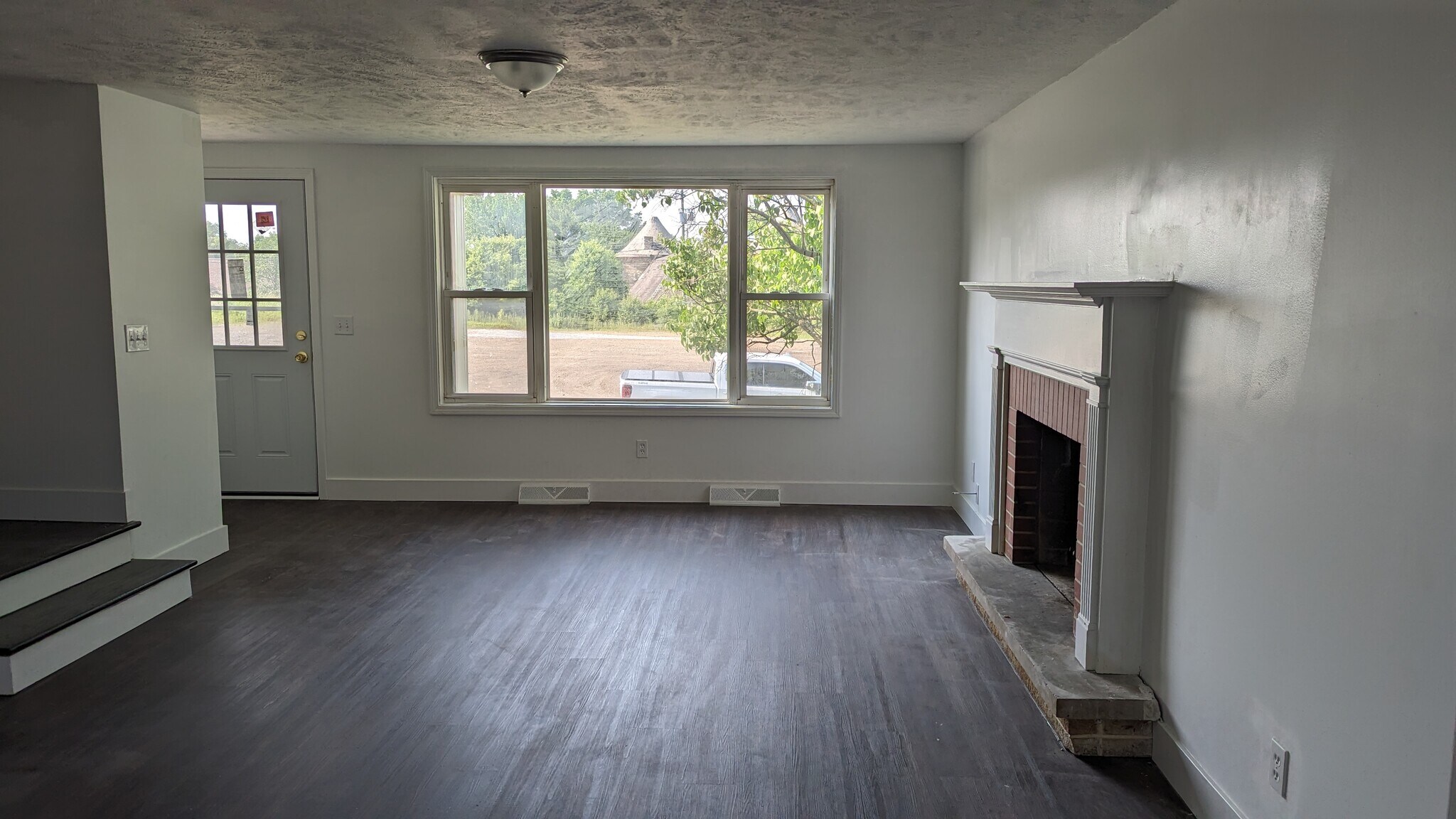 Living room - 1407 E Valentine Cir NW