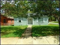 Building Photo - 525 S Oak St