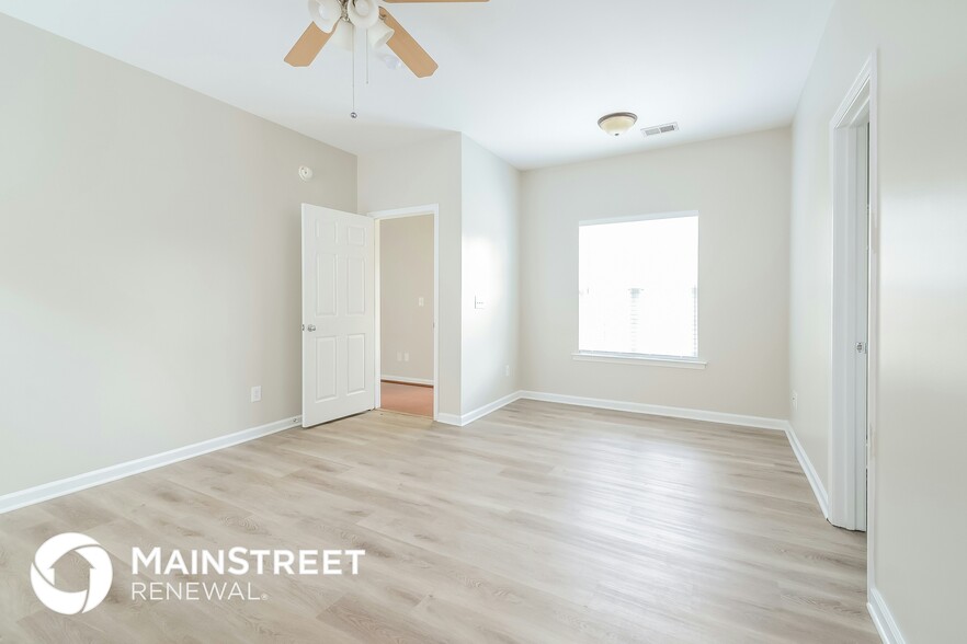 Building Photo - 1068 Fairbank Ln