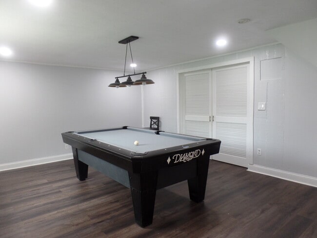 Building Photo - 5910 Bradley Ct N