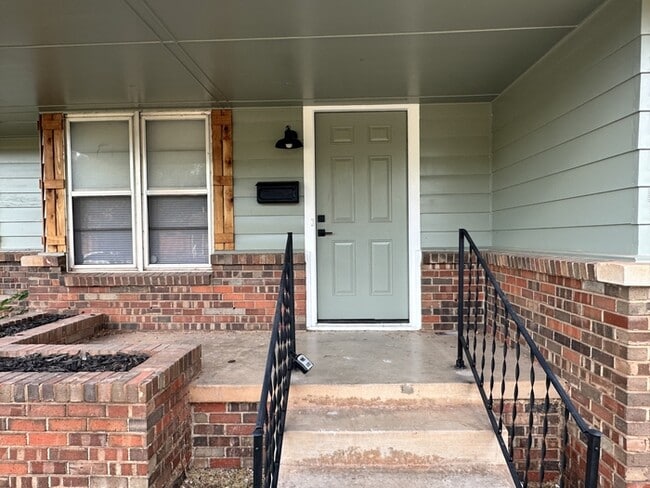 Building Photo - 2417 Becker Pl