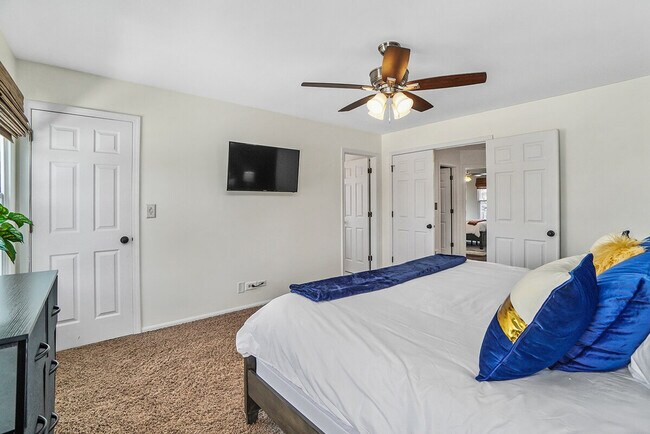 Building Photo - 1201 Easton Dr