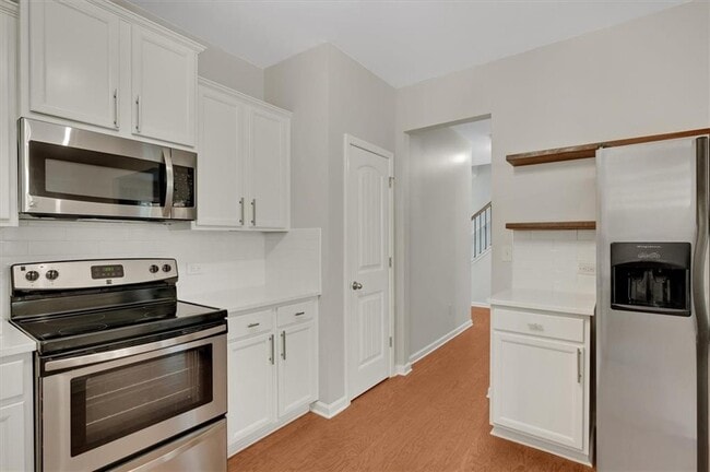 Building Photo - 212 Madison Ave