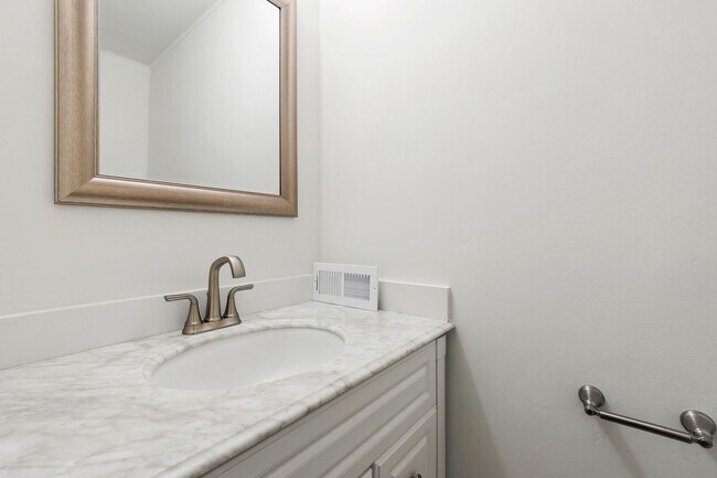 Building Photo - Rare Find: Updated and Modern End-Unit Tow...