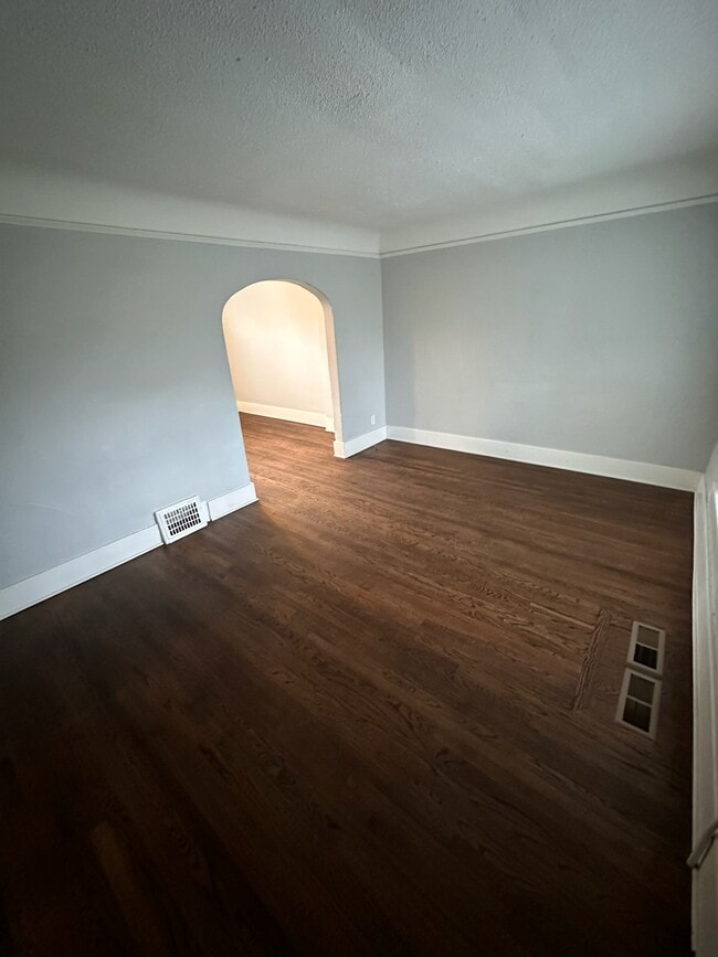 Building Photo - 99 W Rundell St