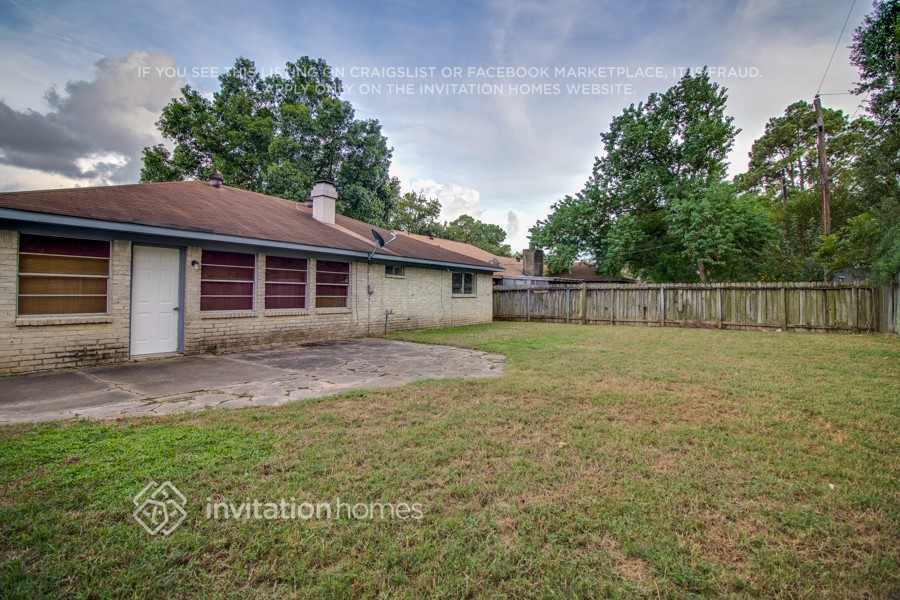 Building Photo - 15911 Timber Valley Dr