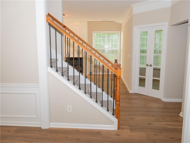 Building Photo - 663 Prada Ct NE