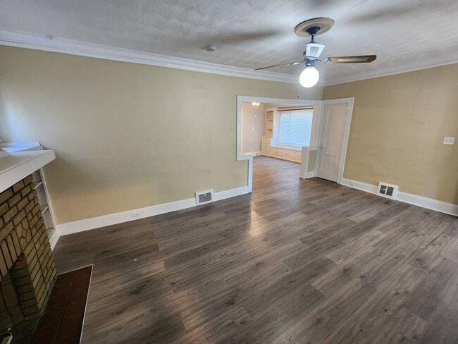 Building Photo - 15816 Grovewood Ave