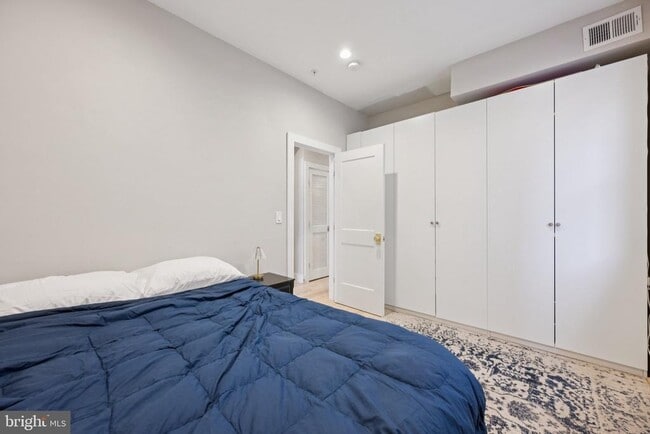 Building Photo - 1636 Trinidad Ave NE