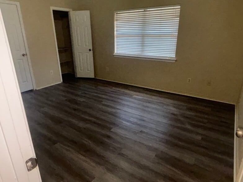 Building Photo - 109 E Blancas Dr