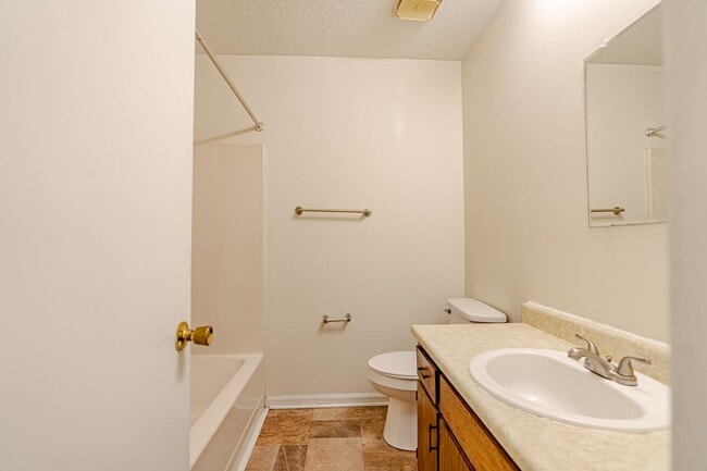 Building Photo - 1314 Farmingdale Dr