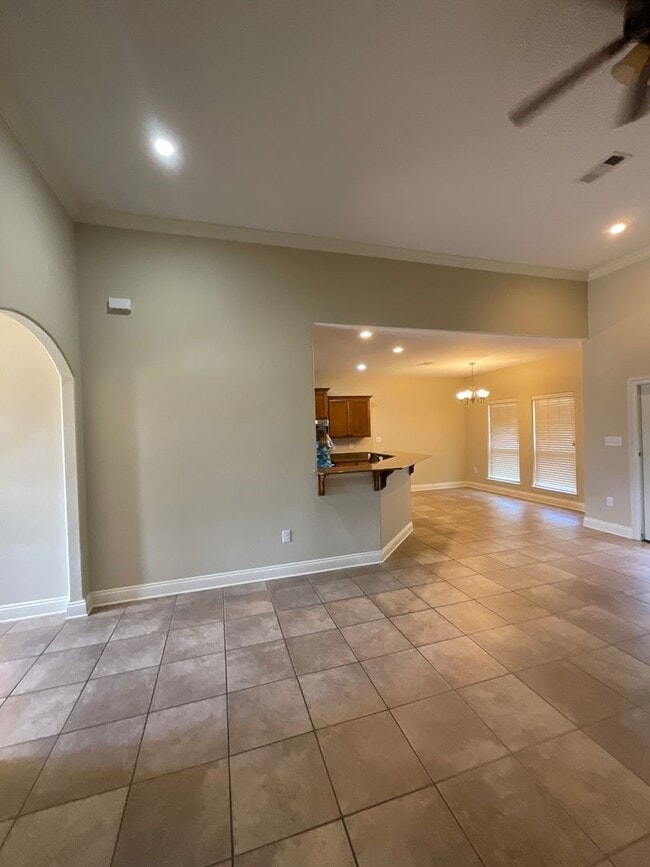 Building Photo - 135 Eagle Pt Dr