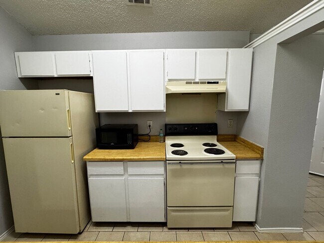 Building Photo - 14414 Watermill