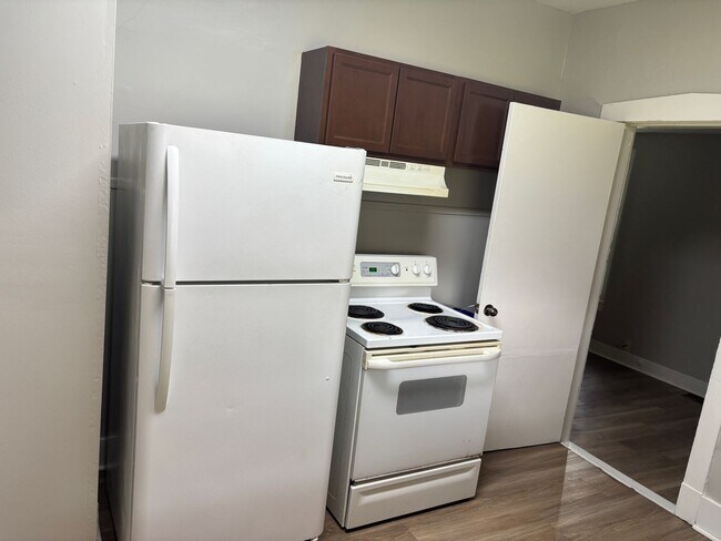Building Photo - Charming 3BR/1BA Home with Modern Updates ...