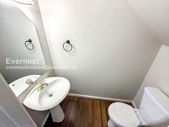 Building Photo - 607 Parkside Cir