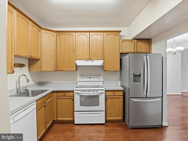 Building Photo - 7914 Bentley Village Dr