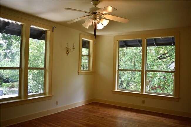 Building Photo - 503 Texas Ave