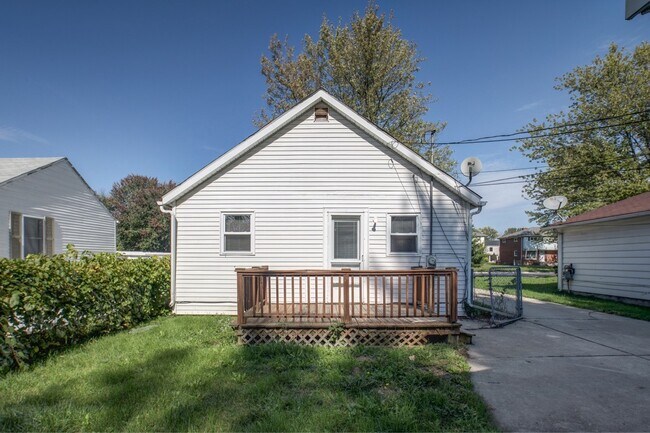 Building Photo - 20340 E 8 Mile Rd