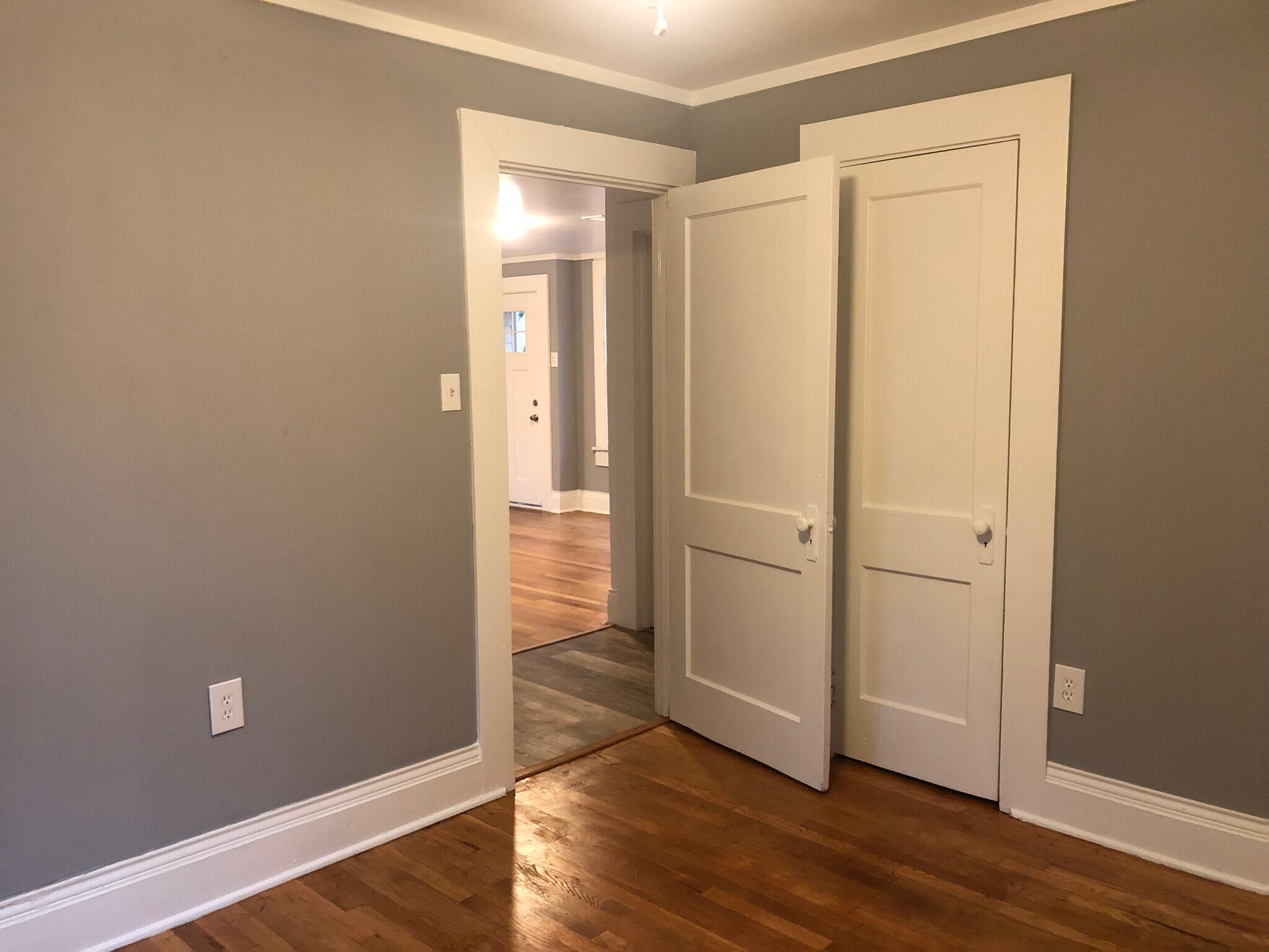 Building Photo - 2214 Oak St