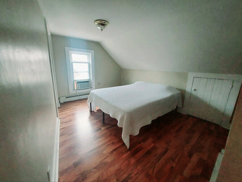 Building Photo - 50 Oliver St