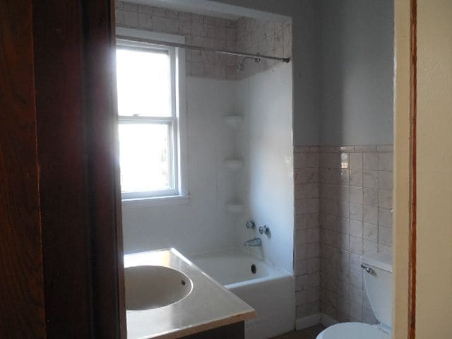 Building Photo - 618 Addison St