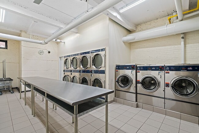 Building Photo - 25-40-40 31st Ave