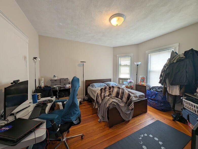 Building Photo - 35 Pearson Rd