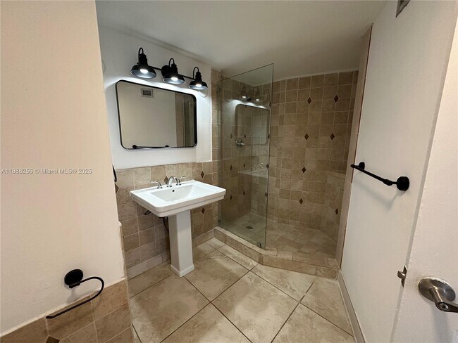 Building Photo - 1351 NE Miami Gardens Dr