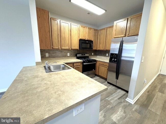 Building Photo - 525 Highland Ests