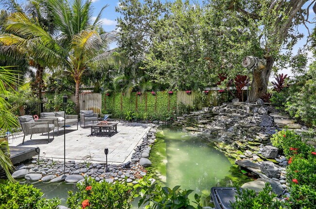 Building Photo - 600 NE 4th St