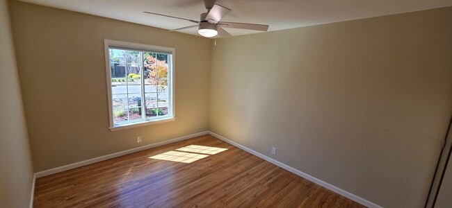 Building Photo - 40830 Robin St
