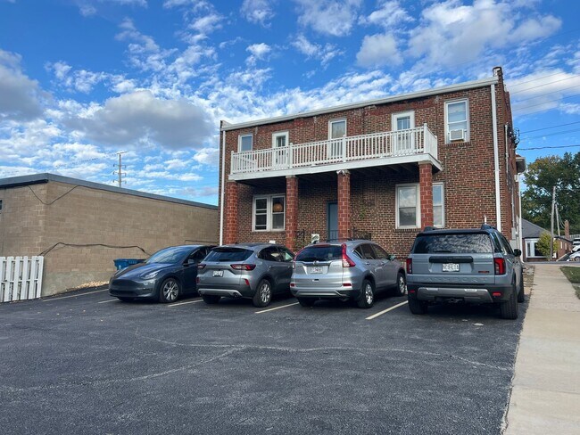 Building Photo - 2173 S Big Bend Blvd