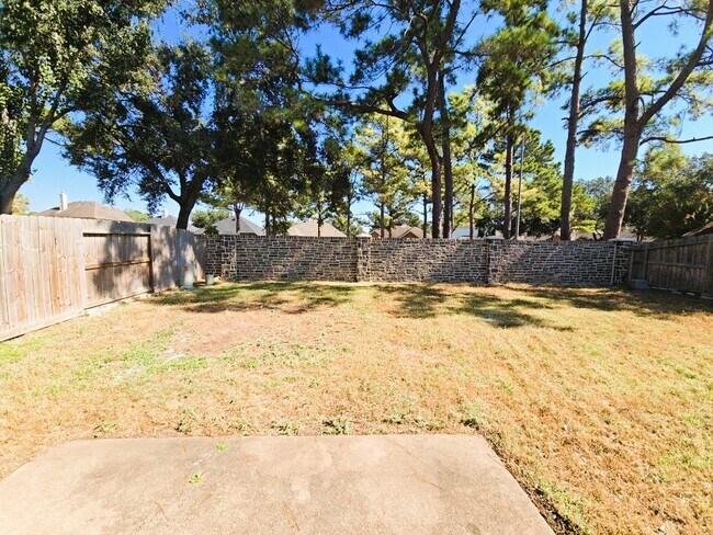 Building Photo - 24030 River Pl Dr