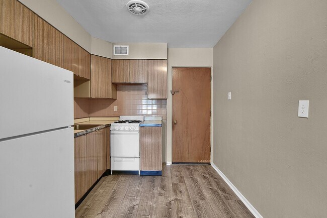 Building Photo - St. Louis Hills Studio